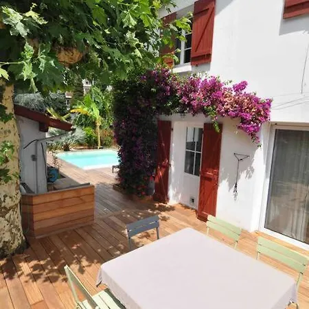 Maison De Charme Au Coeur D'anglet Англе